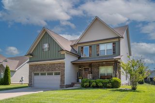 1061 Willow Cir, Clarksville, TN 37043