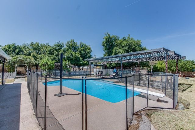 9077 N Fowler Avenue, Clovis, CA 93619