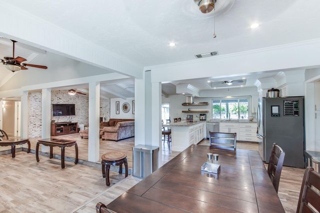 9077 N Fowler Avenue, Clovis, CA 93619
