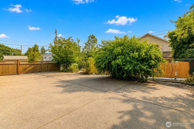 13336 35th Avenue S, Tukwila, WA 98168