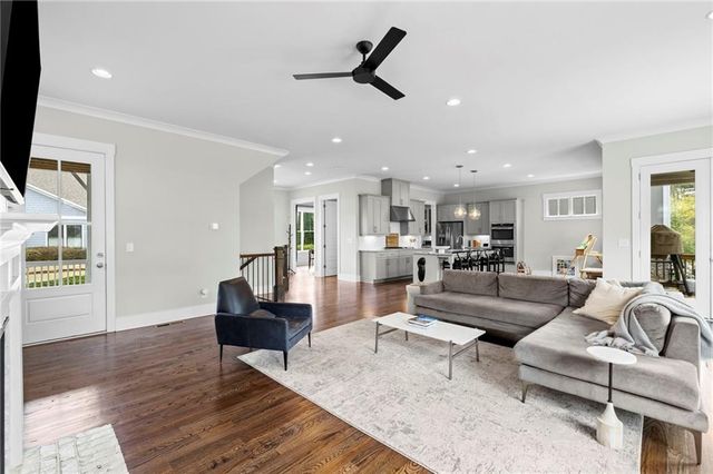 2304 Isla Run, Woodstock, GA 30188