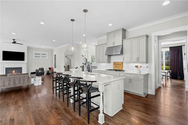 2304 Isla Run, Woodstock, GA 30188