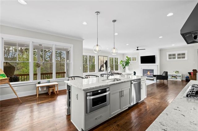 2304 Isla Run, Woodstock, GA 30188