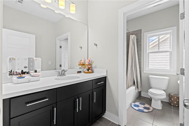 2304 Isla Run, Woodstock, GA 30188