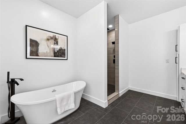 1207 39th Avenue NE, Hickory, NC 28601