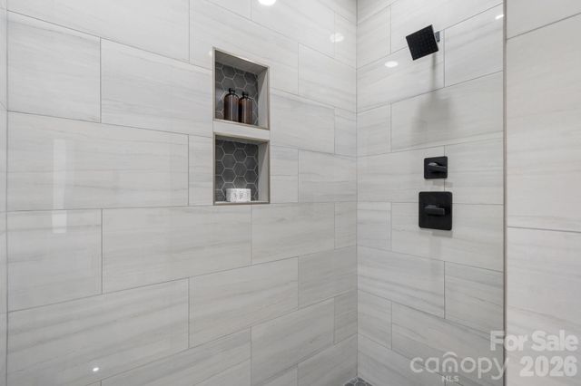 1207 39th Avenue NE, Hickory, NC 28601