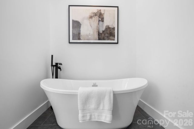 1207 39th Avenue NE, Hickory, NC 28601