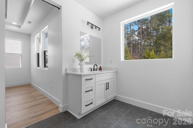 1207 39th Avenue NE, Hickory, NC 28601