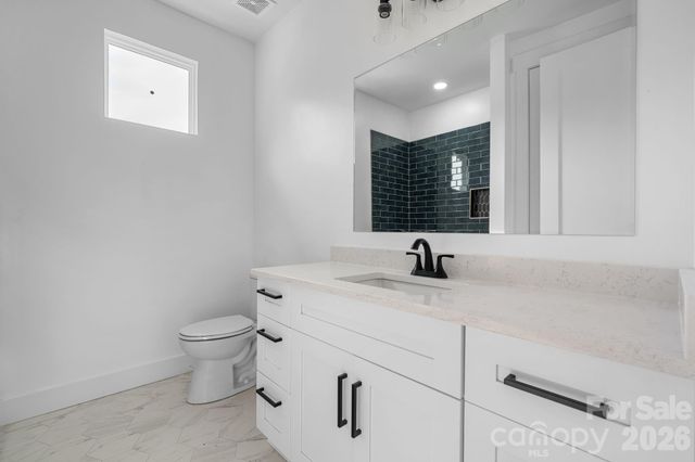 1207 39th Avenue NE, Hickory, NC 28601