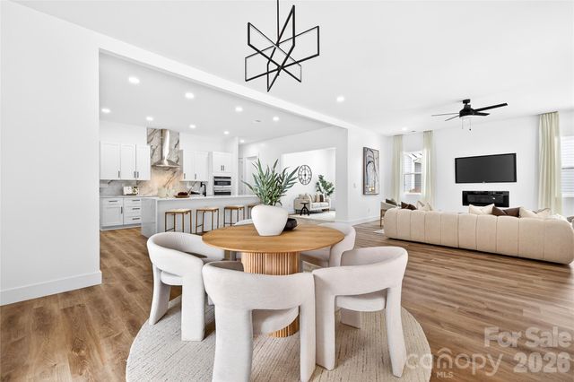 1207 39th Avenue NE, Hickory, NC 28601