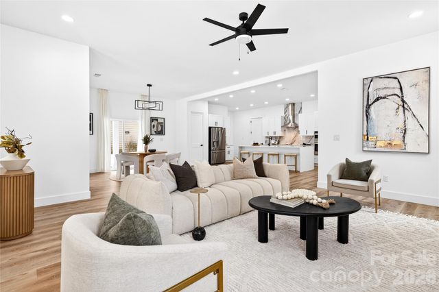 1207 39th Avenue NE, Hickory, NC 28601