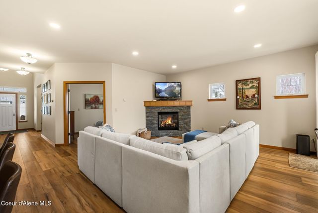 404 Lundblad PL, Dover, ID 83825