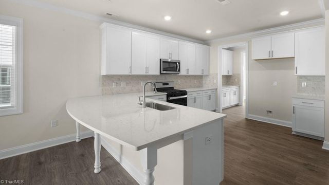 116 Harbor Hill Boulevard, Jamestown, NC 27282