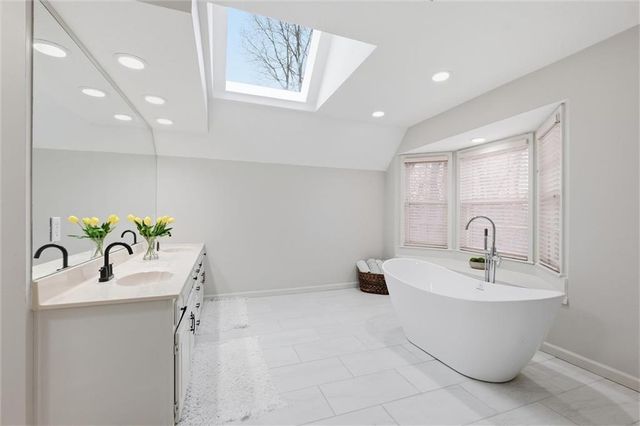 506 Kings Ridge, Liberty, MO 64068