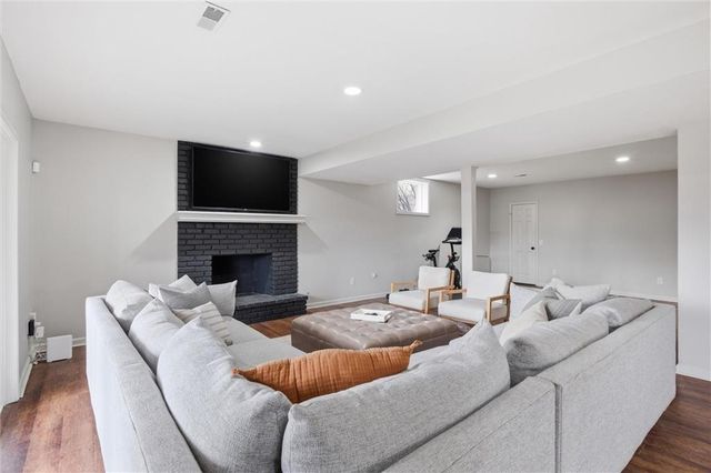 506 Kings Ridge, Liberty, MO 64068