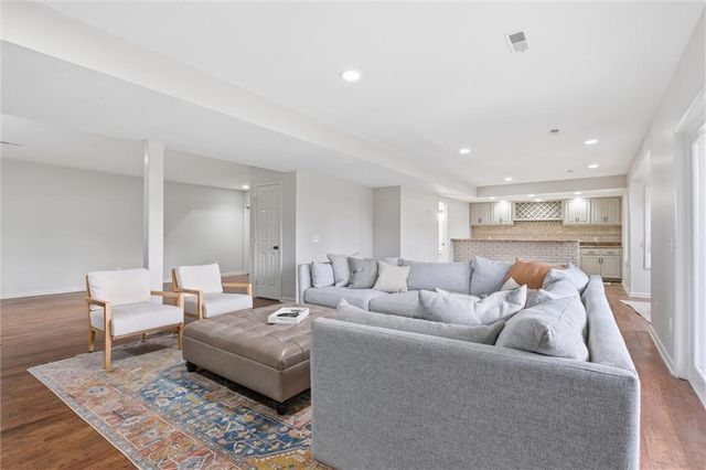 506 Kings Ridge, Liberty, MO 64068