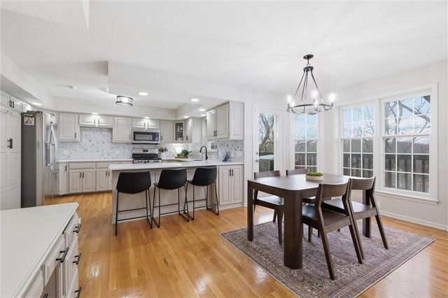 506 Kings Ridge, Liberty, MO 64068