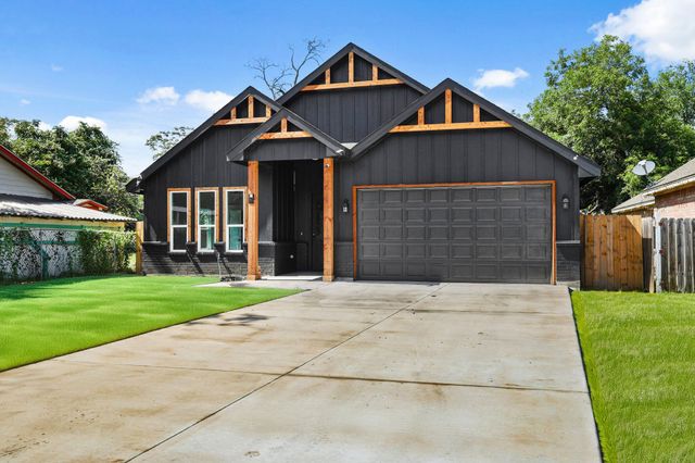 3813 Galvez Avenue, Fort Worth, TX 76111