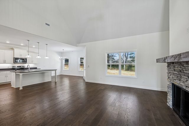 281 Estates Dr, Smithville, TN 37166