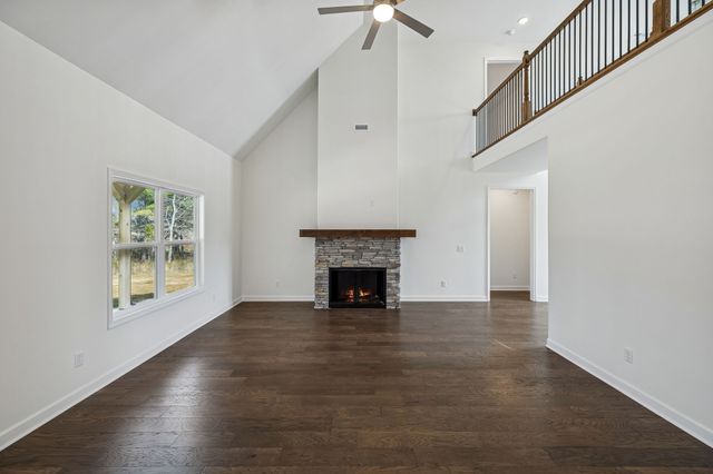 281 Estates Dr, Smithville, TN 37166