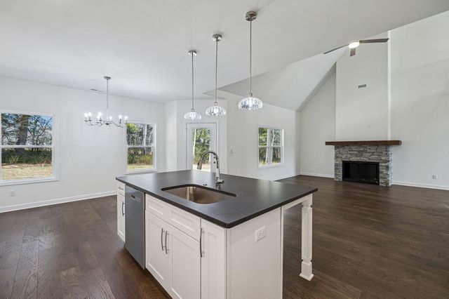 281 Estates Dr, Smithville, TN 37166