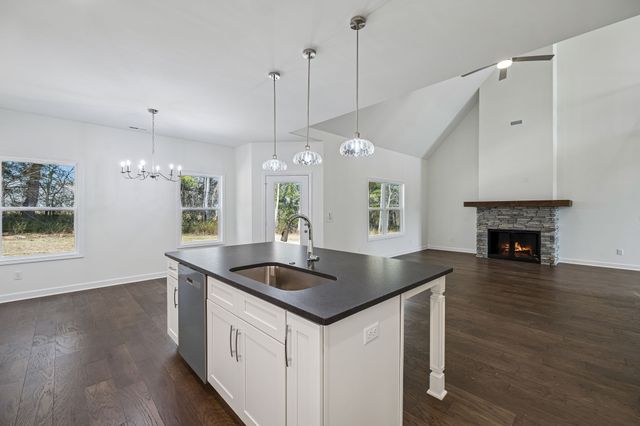 281 Estates Dr, Smithville, TN 37166