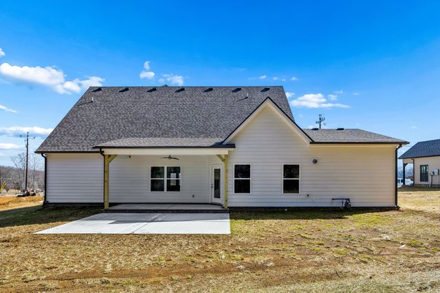 281 Estates Dr, Smithville, TN 37166