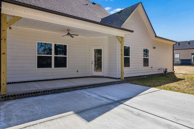 281 Estates Dr, Smithville, TN 37166