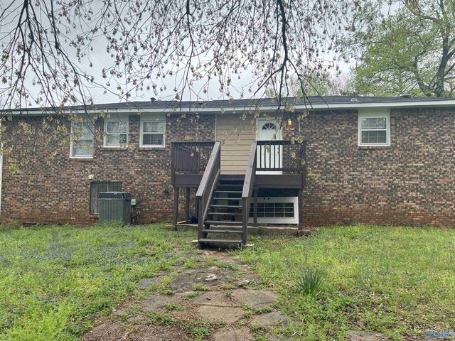 2620 NW Thornhill Road, Huntsville, AL 35810