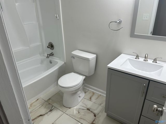 2620 NW Thornhill Road, Huntsville, AL 35810