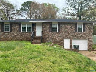 2620 NW Thornhill Road, Huntsville, AL 35810