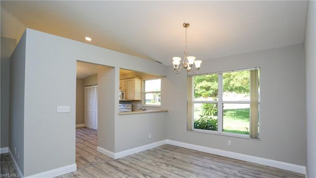 402 Emerald Bay CIR E7, Naples, FL 34110
