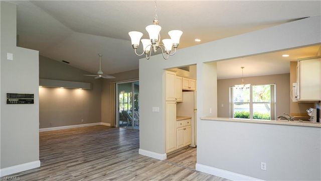 402 Emerald Bay CIR E7, Naples, FL 34110