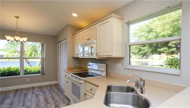 402 Emerald Bay CIR E7, Naples, FL 34110