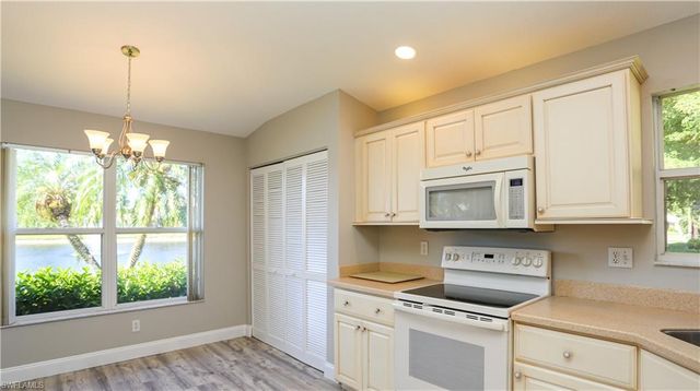 402 Emerald Bay CIR E7, Naples, FL 34110