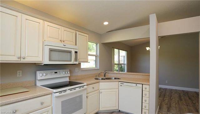 402 Emerald Bay CIR E7, Naples, FL 34110