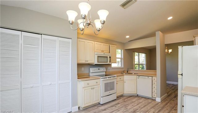 402 Emerald Bay CIR E7, Naples, FL 34110