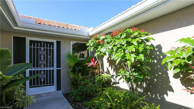 402 Emerald Bay CIR E7, Naples, FL 34110