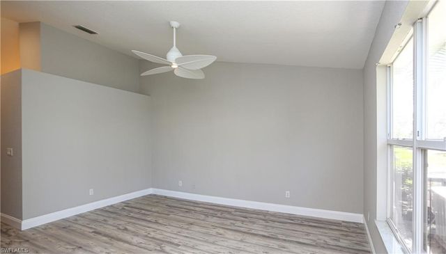 402 Emerald Bay CIR E7, Naples, FL 34110