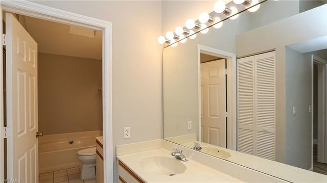 402 Emerald Bay CIR E7, Naples, FL 34110