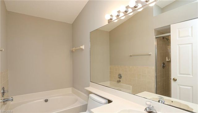 402 Emerald Bay CIR E7, Naples, FL 34110