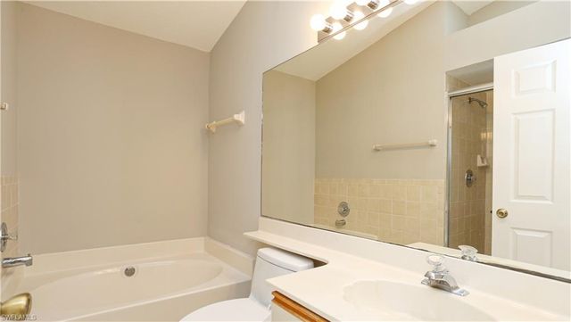 402 Emerald Bay CIR E7, Naples, FL 34110