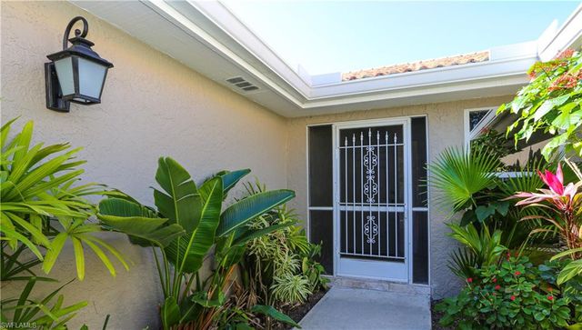 402 Emerald Bay CIR E7, Naples, FL 34110