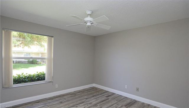 402 Emerald Bay CIR E7, Naples, FL 34110