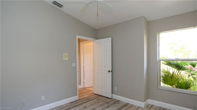 402 Emerald Bay CIR E7, Naples, FL 34110