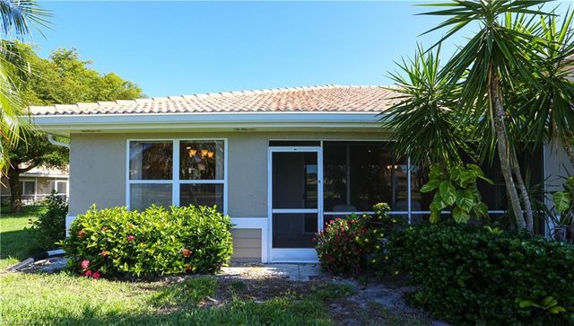 402 Emerald Bay CIR E7, Naples, FL 34110