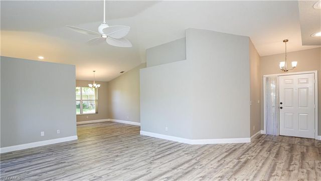 402 Emerald Bay CIR E7, Naples, FL 34110