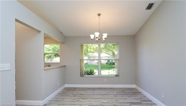 402 Emerald Bay CIR E7, Naples, FL 34110