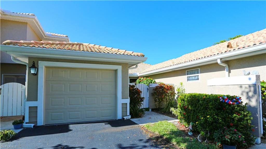 402 Emerald Bay CIR E7, Naples, FL 34110