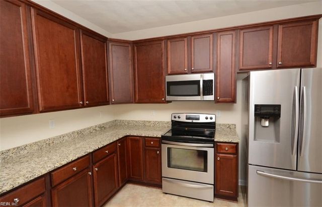 5124 Whitaker PL, Virginia Beach, VA 23462
